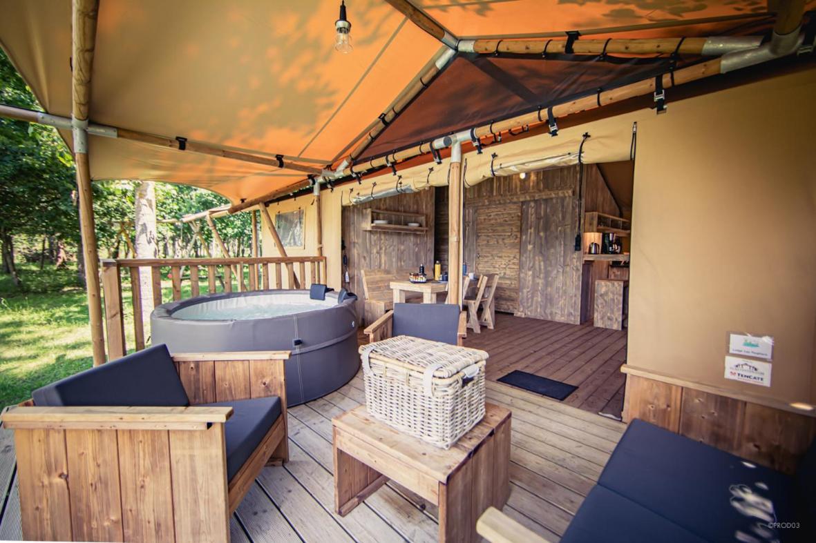Tente Lodge Jacuzzi Privatif En Pleine Nature Thiel-sur-Acolin Esterno foto