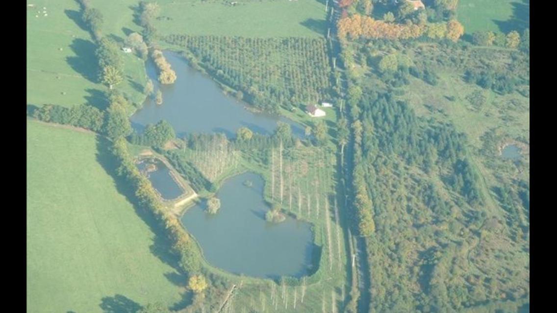 Tente Lodge Jacuzzi Privatif En Pleine Nature Thiel-sur-Acolin Esterno foto