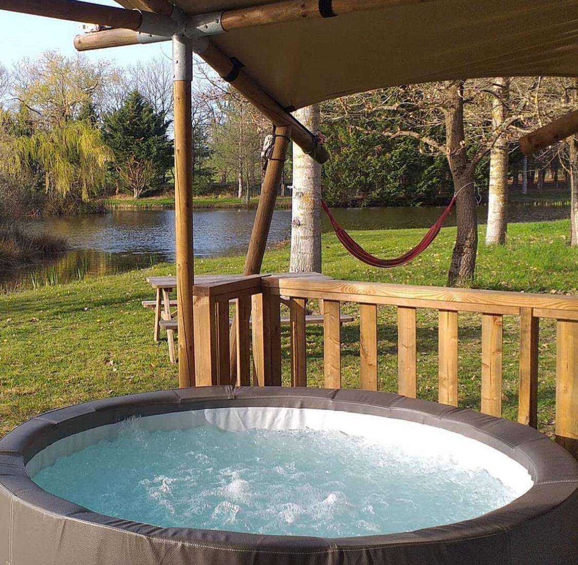 Tente Lodge Jacuzzi Privatif En Pleine Nature Thiel-sur-Acolin Esterno foto